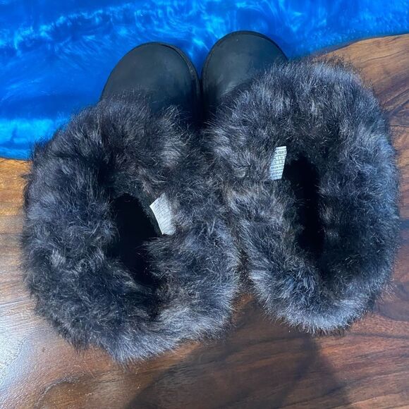 Furry ugg boots - Picture 4 of 4